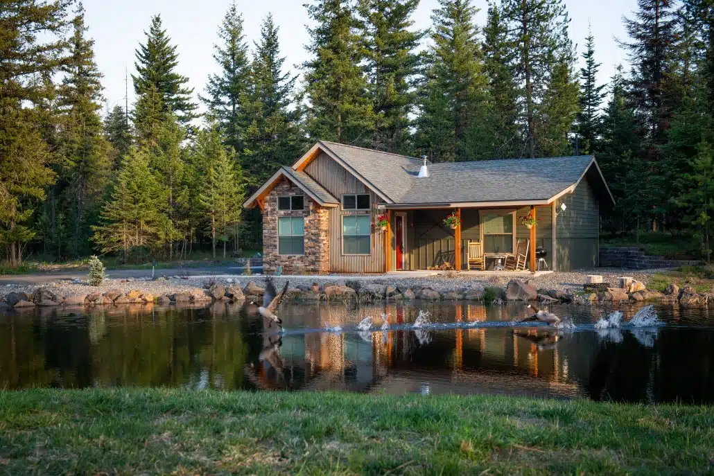 Gorgeous cabin with a pond in the front